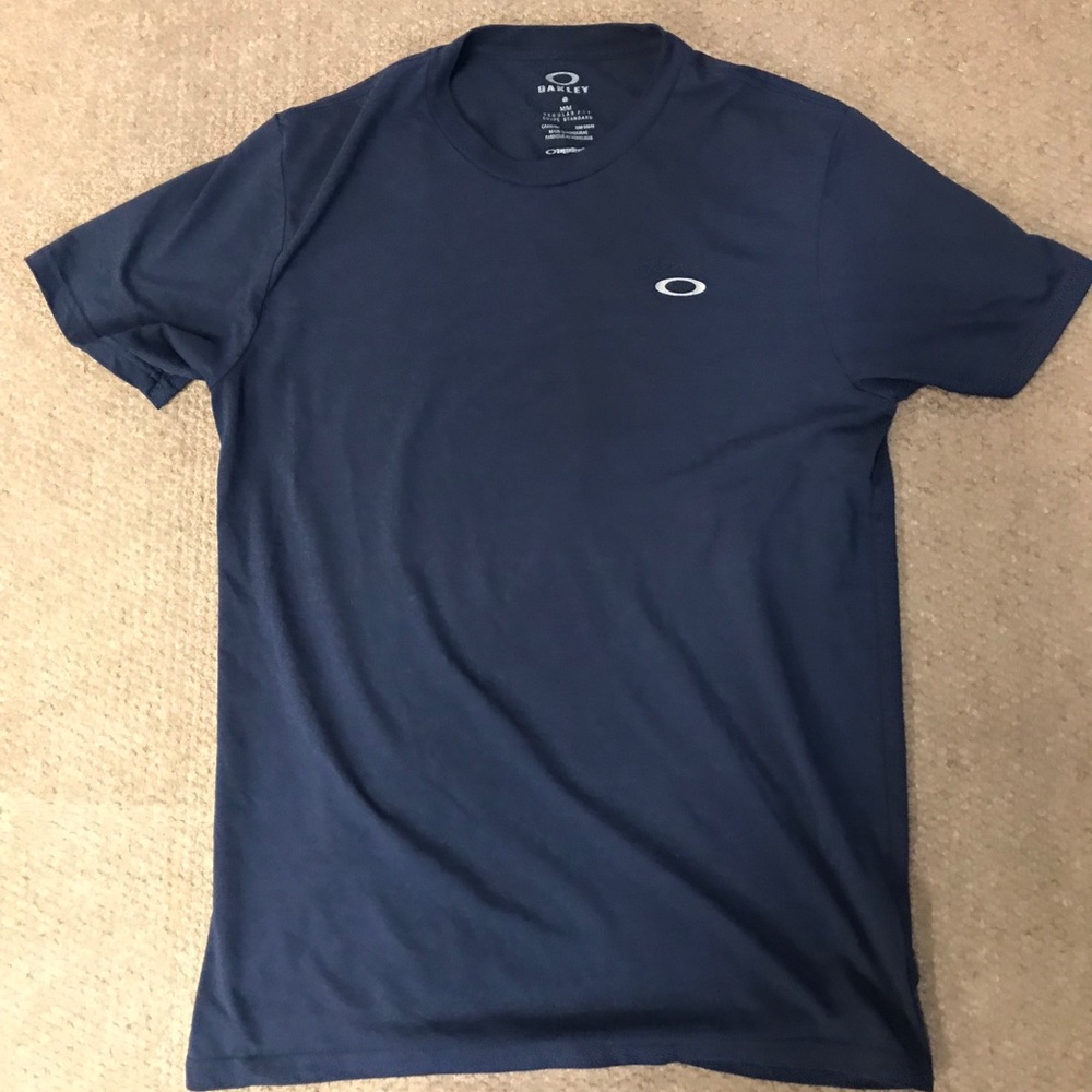 Men’s Oakley t-shirt